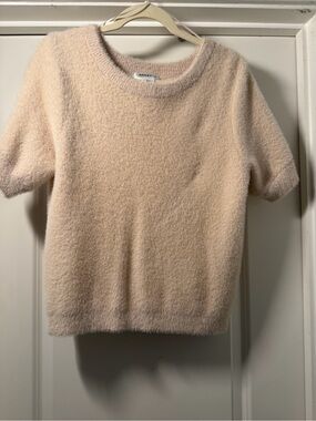 Women’s Bailey 44 Short-Sleeve Fuzzy V-Neck Sweater in Blush size lg